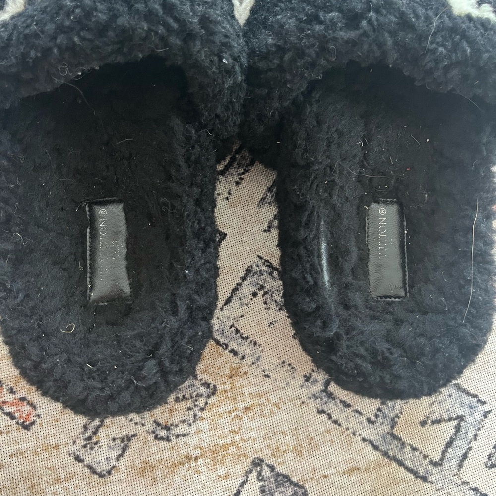 AUTHENTIC LOUIS VUITTON SLIPPERS - Picture 4 of 4